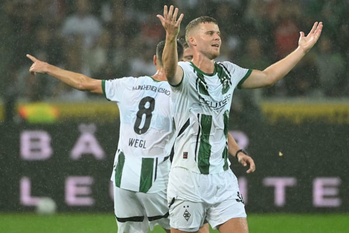 FBL-GER-BUNDESLIGA-MOENCHENGLADBACH-LEVERKUSEN