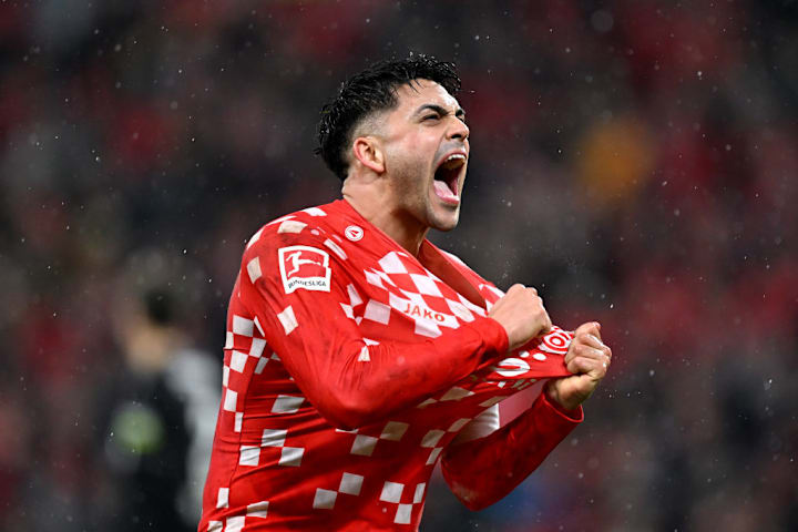 Nadiem AmiriaDaheim ist doch am schönsten, oder Nadiem?
