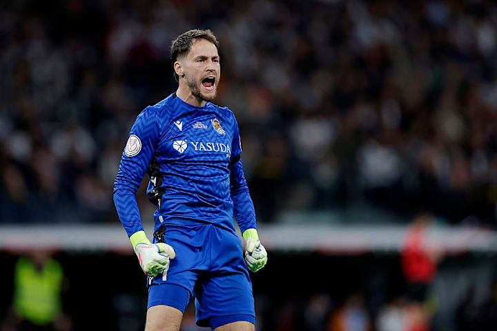 Im Fokus des FC Barcelona? Keeper Alex Remiro