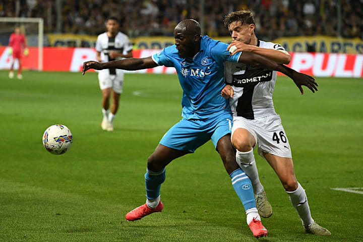 Bot Top-Stürmer Romelu Lukaku ordentlich Paroli: Giovanni Leoni (r.)