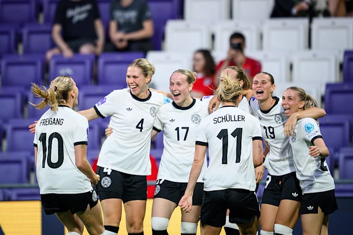 Lea Schueller, Laura Freigang, Franziska Kett, Klara Buehl, Sydney Lohmann, Rebecca Knaak