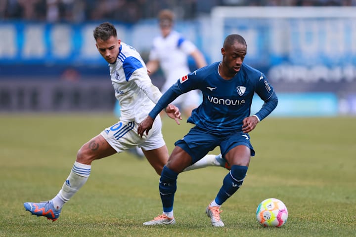 Christopher Antwi-Adjej (r) hier noch im Bochum-Trikot gegen Schalke - Heute ist er Schalke-Profi