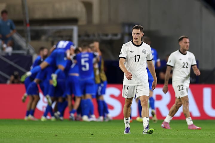 Jubelnde Slowaken und deprimierte DFB-Kicker