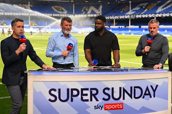 Roy Keane (2.v.l.) und Jamie Carragher (r.) sind bei Flo Wirtz uneinig