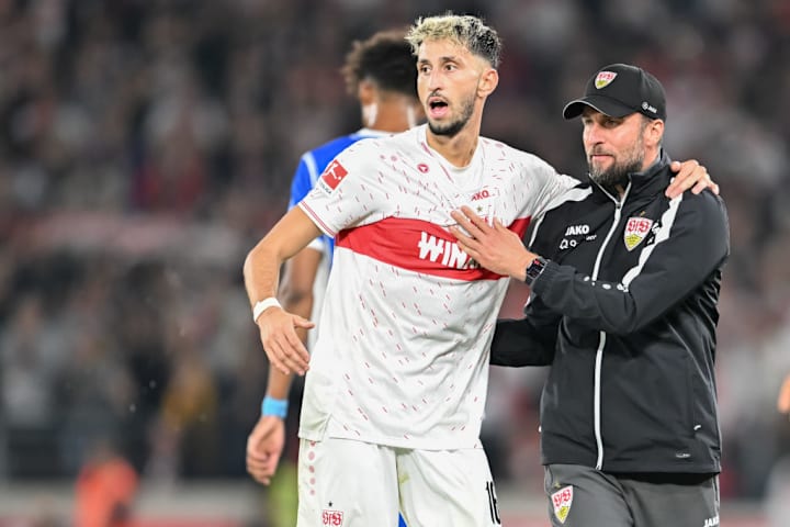 VfB-Coach Hoeneß musste Atakan Karazor den Bankplatz erklären