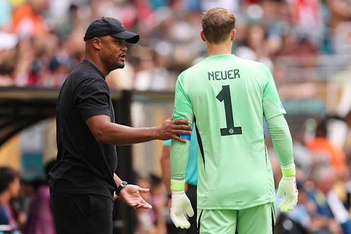 Trainer Vincent Kompany und Manuel Neuer