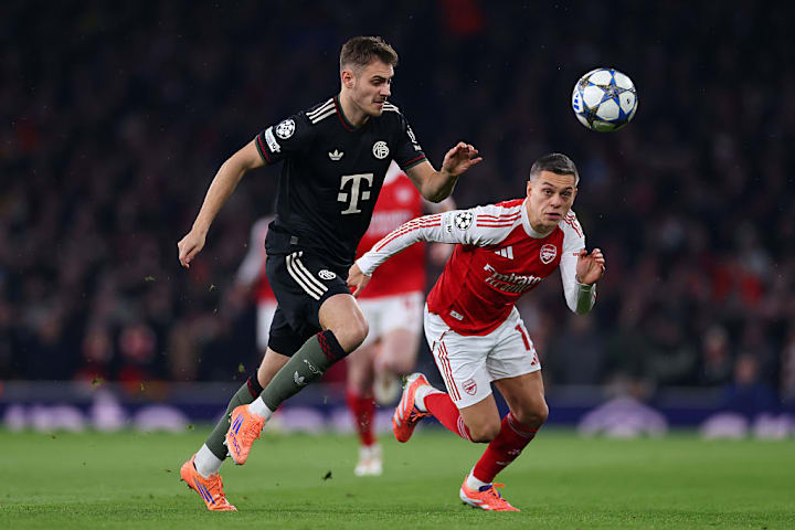 Leandro Trossard, Josip Stanisic