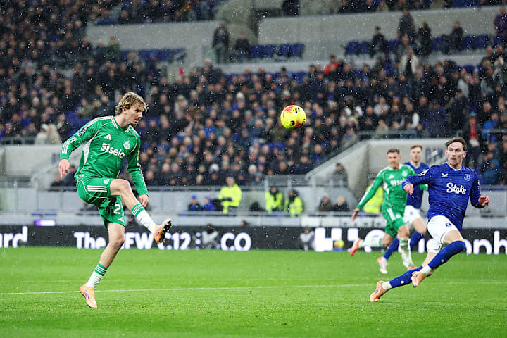 Traumtor zum 3:0 durch Nick Woltemade