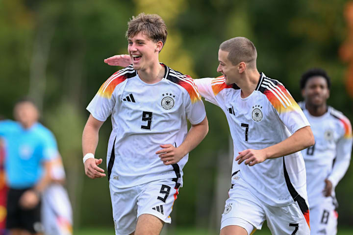 Alexander Staff (Nummer 9)