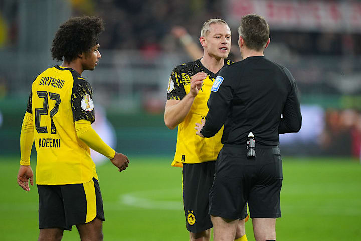 Der BVB haderte mit Schiri Stieler und dem nicht gegebenen Foulelfmeter