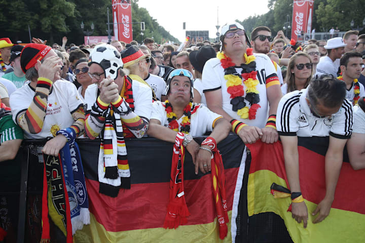 Zu viel - Wird man als Fan irgendwann müde vom Fußball gucken?