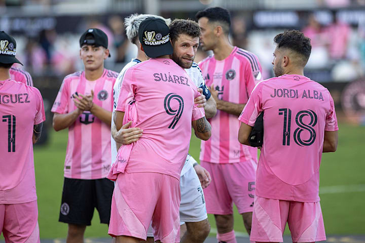 Müller konnte sich zumindest ein bisschen für die in die Fußball-Rente eintretenden Gegenspieler freuen