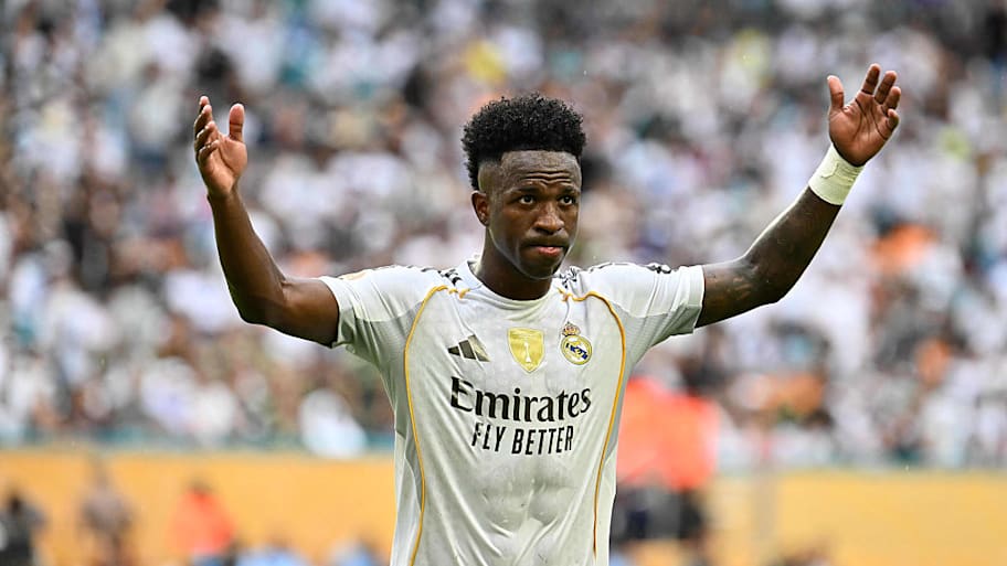 Vinícius Júnior with arms raised.