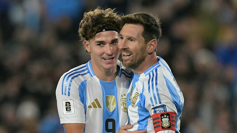 Julián Alvarez, Lionel Messi