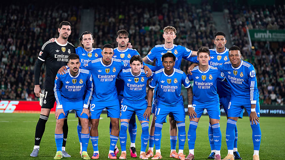 Real Madrid team photo vs. Elche.
