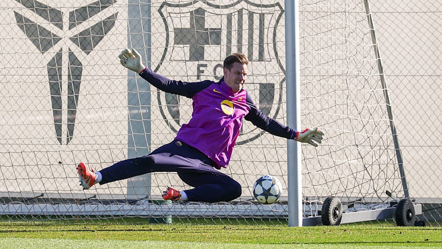 Marc-Andre ter Stegen at Barcelona training - December 8, 2026.