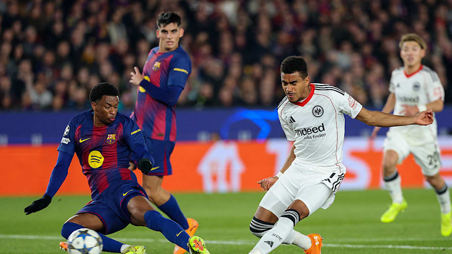 Alejandro Balde vs. Eintracht Frankfurt.