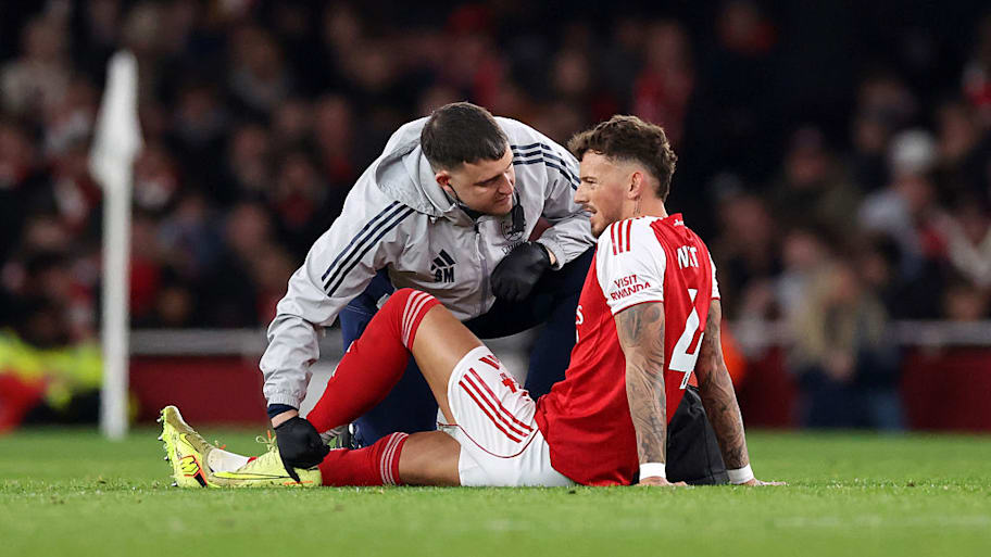 Ben White treated on the pitch