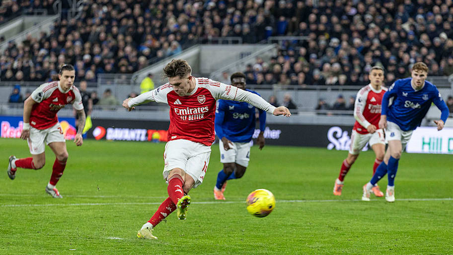 Viktor Gyökeres scores a penalty