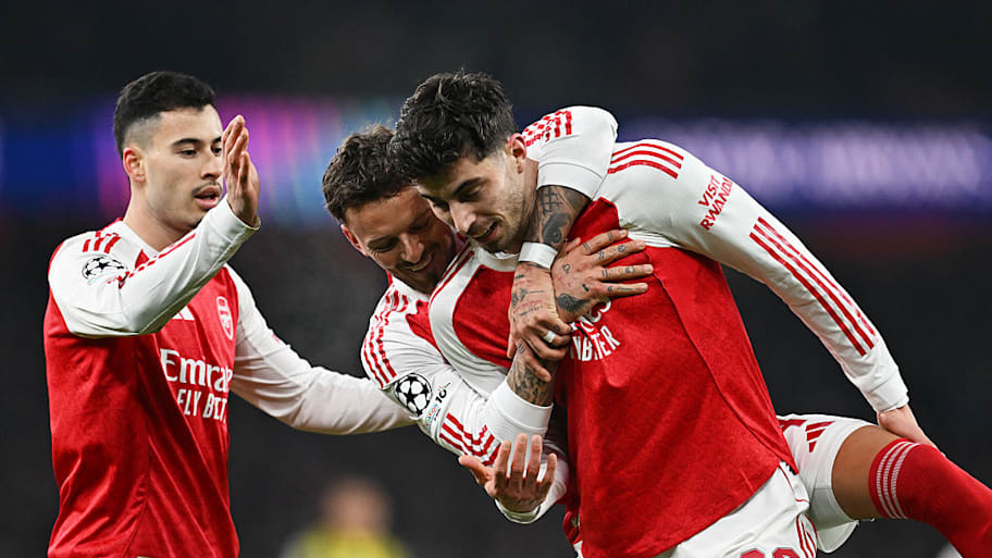 Arsenal players celebrating.