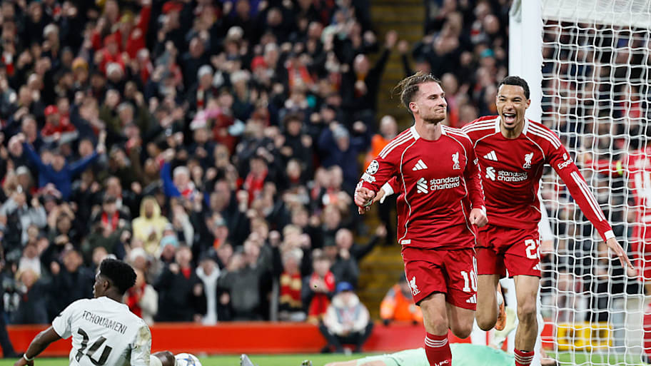 Alexis Mac Allister celebrates.