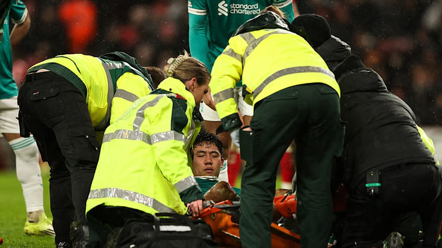 Wataru Endo suffers nasty injury at Sunderland