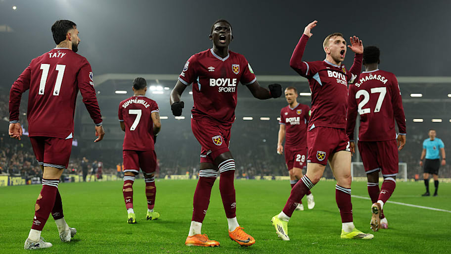 West Ham Players celebrating. 