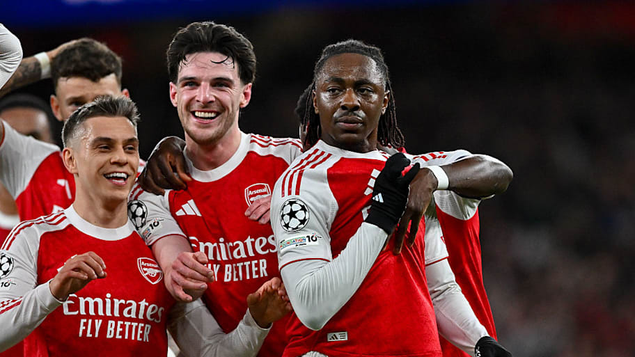Arsenal players celebrate with Eberechi Eze