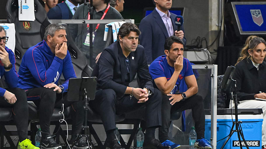 Pochettino on bench