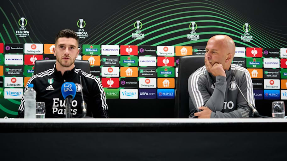 Marcos Senesi, Arne Slot