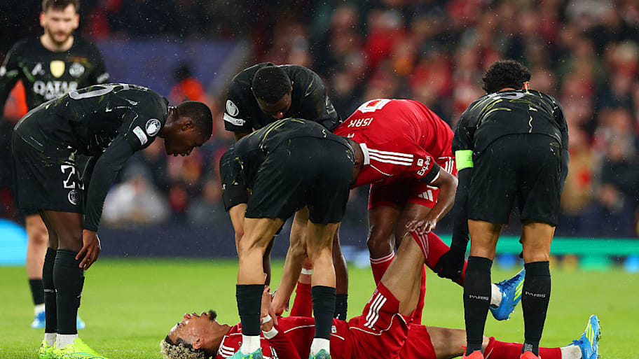 Hugo Ekitike injured