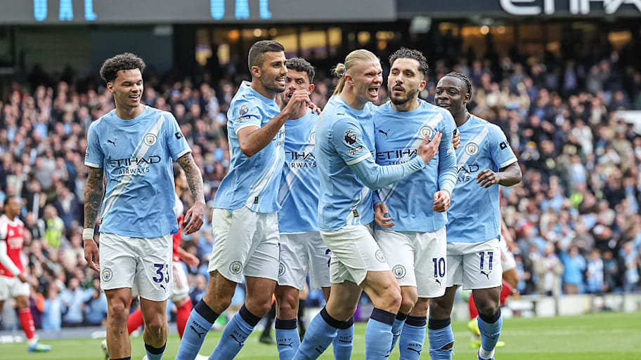 Man City players celebrate vs. Arsenal