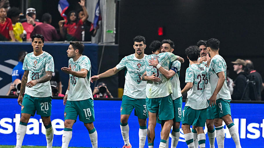 Portugal celebrates against United States