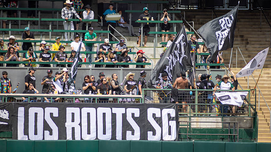 Oakland Roots fans