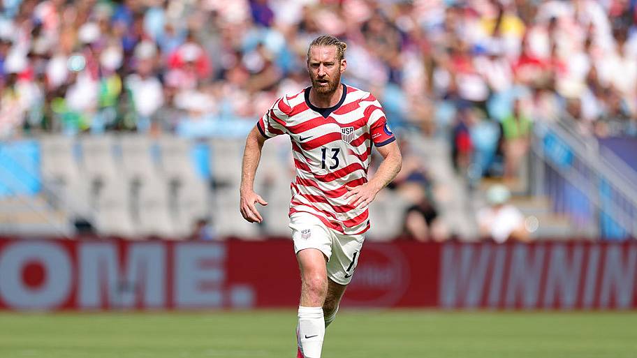 Tim Ream dribbling
