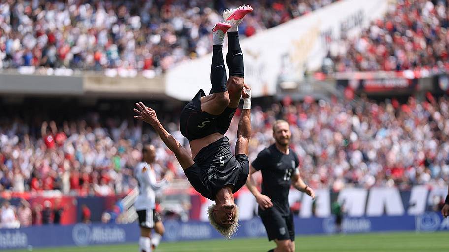 Antonee Robinson backflipping