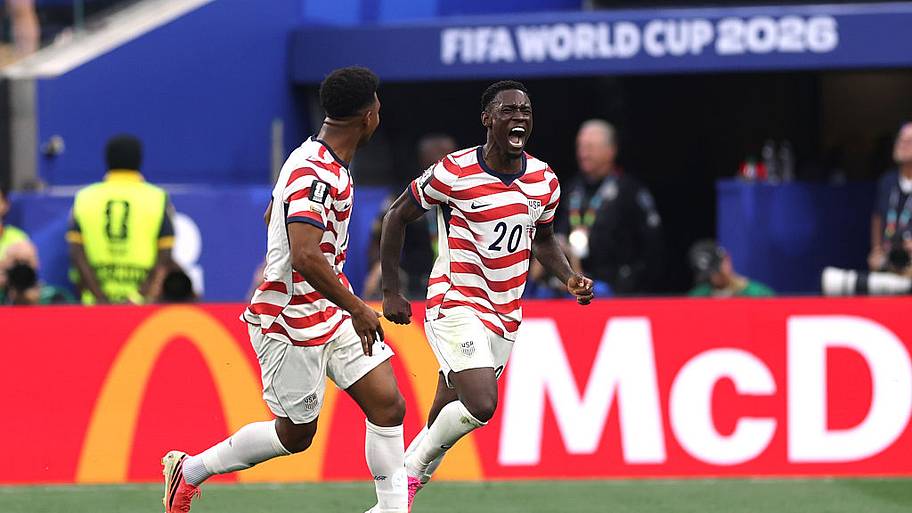 Folarin Balogun celebrating