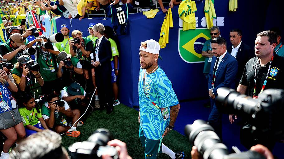 Neymar with the media