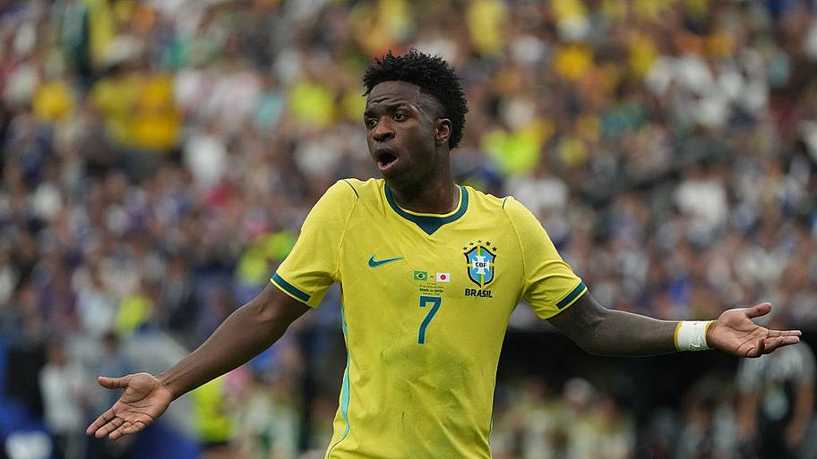 Vinicius Jr shrugs