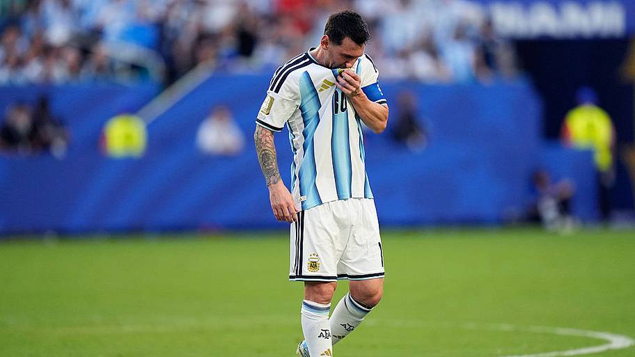 Lionel Messi dejected