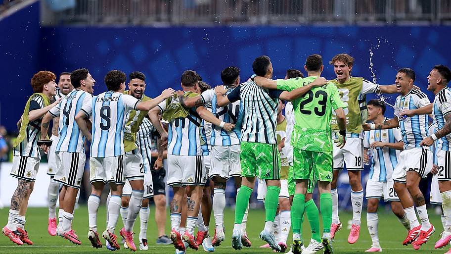 Argentina celebrate.