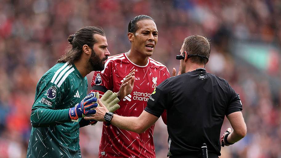 Liverpool players complain