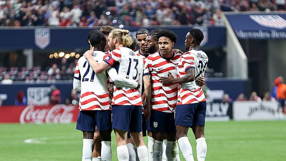 USMNT huddle