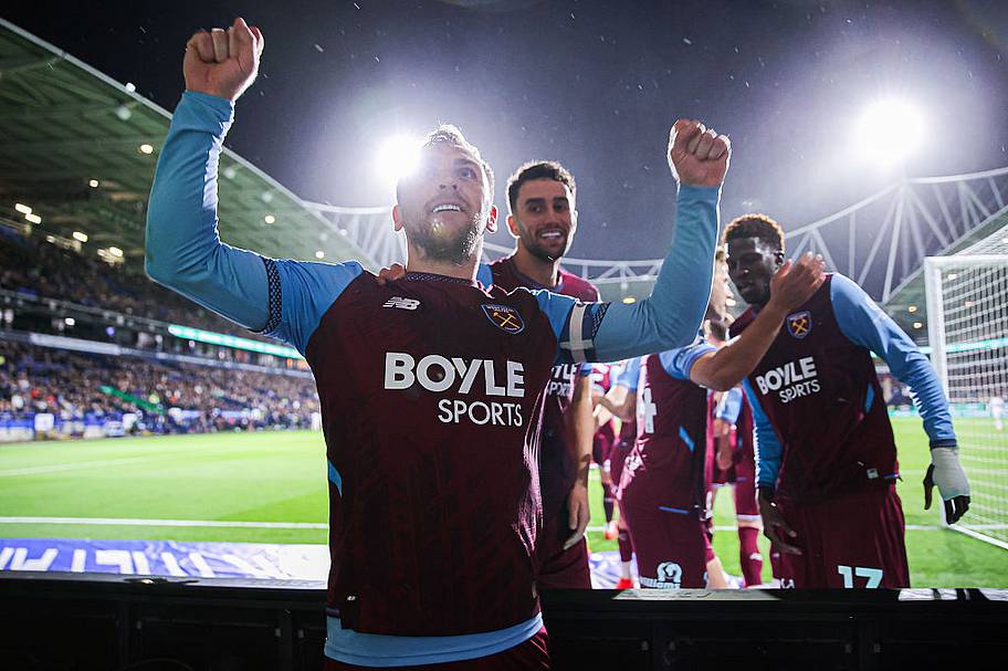 Jarrod Bowen of West Ham United celebrates with teammates after scoring their side's third goal.