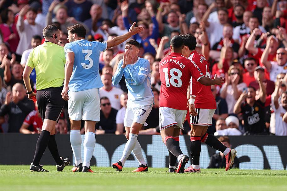 foden reacts to red card