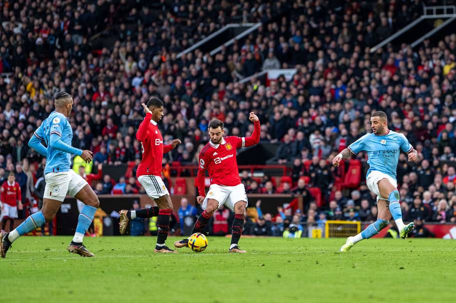 Bruno Fernandes scores vs. Man City, 2023