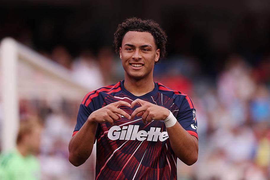 miller makes a heart with his hands