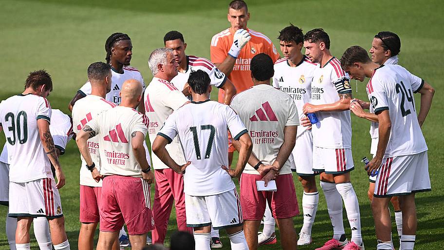 Jose Mourinho instructs Real Madrid players, 2026