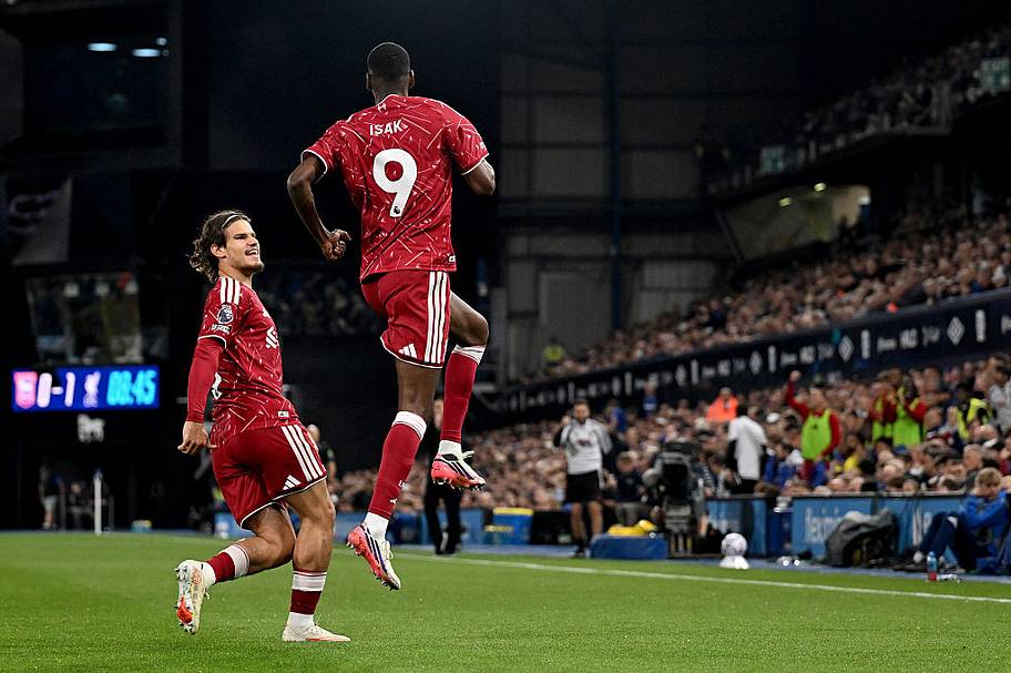 Alexander Isak celebrates