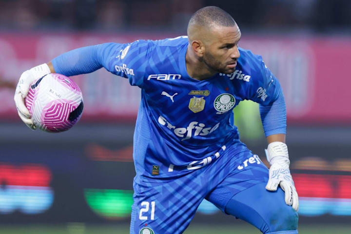 Weverton, goleiro do Palmeira